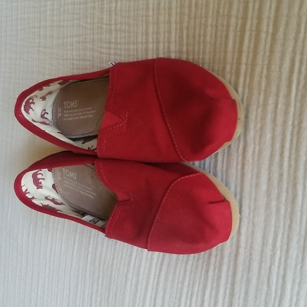 Red Toms Canvas Shoes - Picture 4 of 5